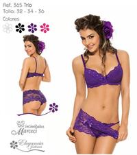 Natalia Vélez in lingerie