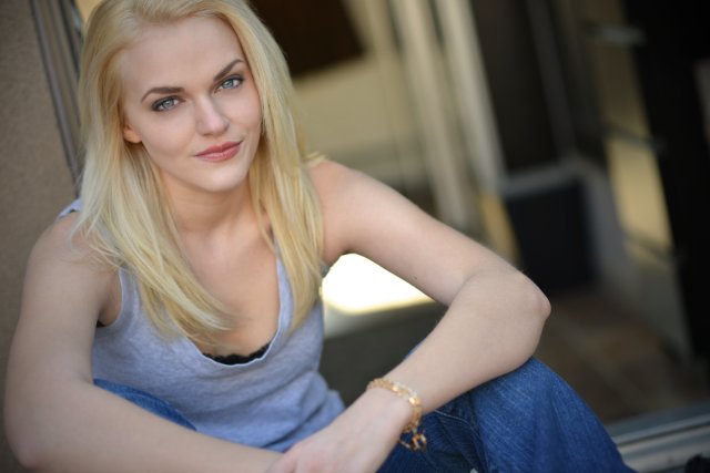 Madeline Brewer Pictures