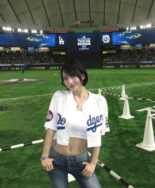 Momo (Hirai Momo)