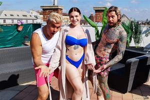 Apra Shay Nude Pictures FAT ASS REDHEAD FREAK APRA SHAY SQUIRTS AFTER SPA DAY