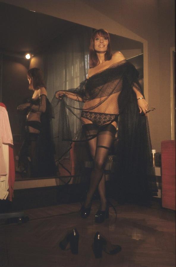 Elsa Martinelli in lingerie