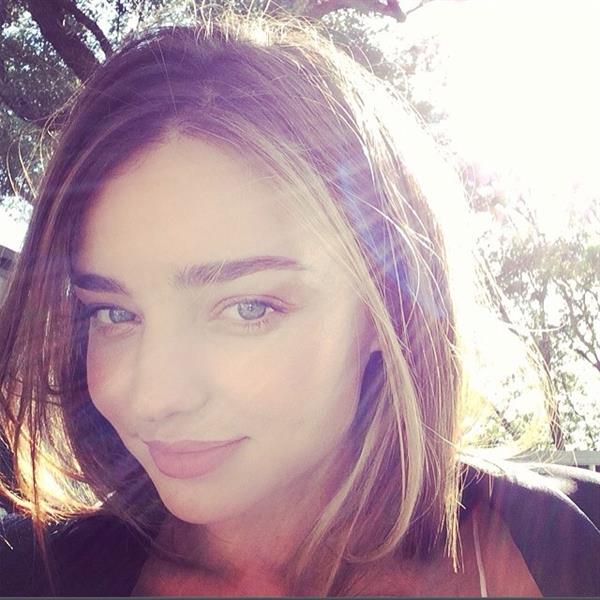 Miranda Kerr taking a selfie