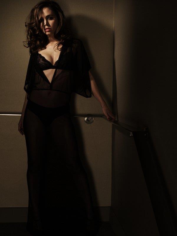 Eliza Dushku in lingerie