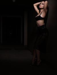 Eliza Dushku in lingerie