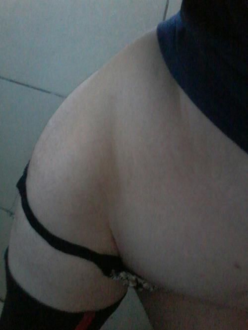 Natalie Teth taking a selfie