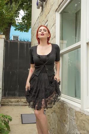 Cat Roe Nude Pictures Cat Roe's Dress Outside