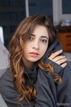Elle Mira Nude Pictures Levyka