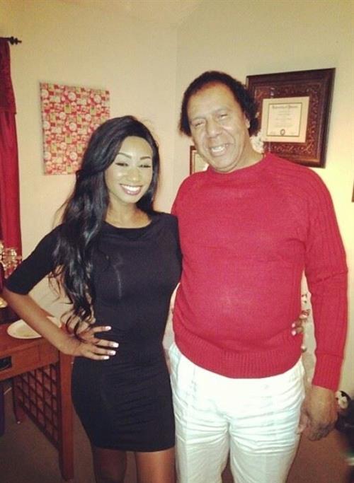 Janelle Shanks taking a selfie