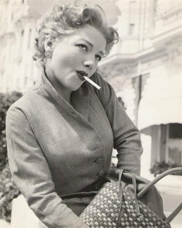 Anne Baxter