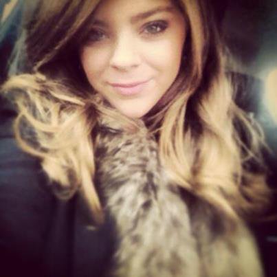 Caroline Costa taking a selfie