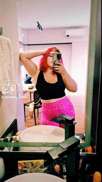 Hi! I provide massage, body scrub, waxing and extras incalls and outcalls in Zurich. For outcalls outside of the city will have to be booked as a minimum 3 hour service and upfront booking of the return ticket from my place to yours. WhatsApp me for the prices 0778064368