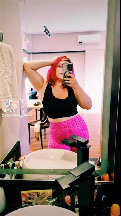 Hi! I provide massage, body scrub, waxing and extras incalls and outcalls in Zurich. For outcalls outside of the city will have to be booked as a minimum 3 hour service and upfront booking of the return ticket from my place to yours. WhatsApp me for the prices 0778064368