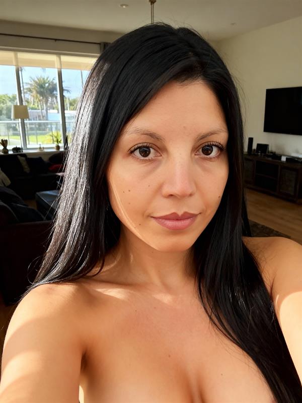 Noemi latin porn star nude