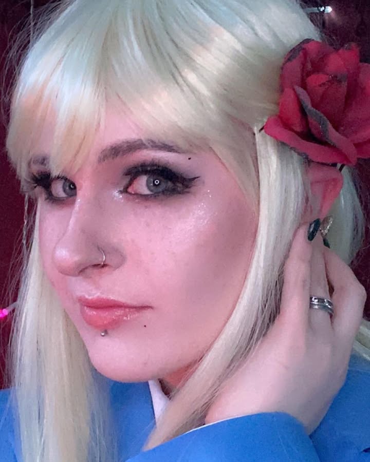 Haleigh Metternich taking a selfie