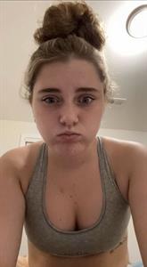 Kylieschuch taking a selfie