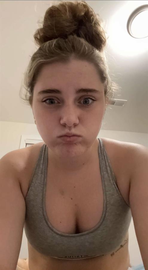 Kylieschuch taking a selfie
