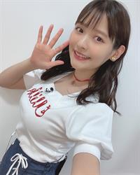 Sumire Uesaka taking a selfie