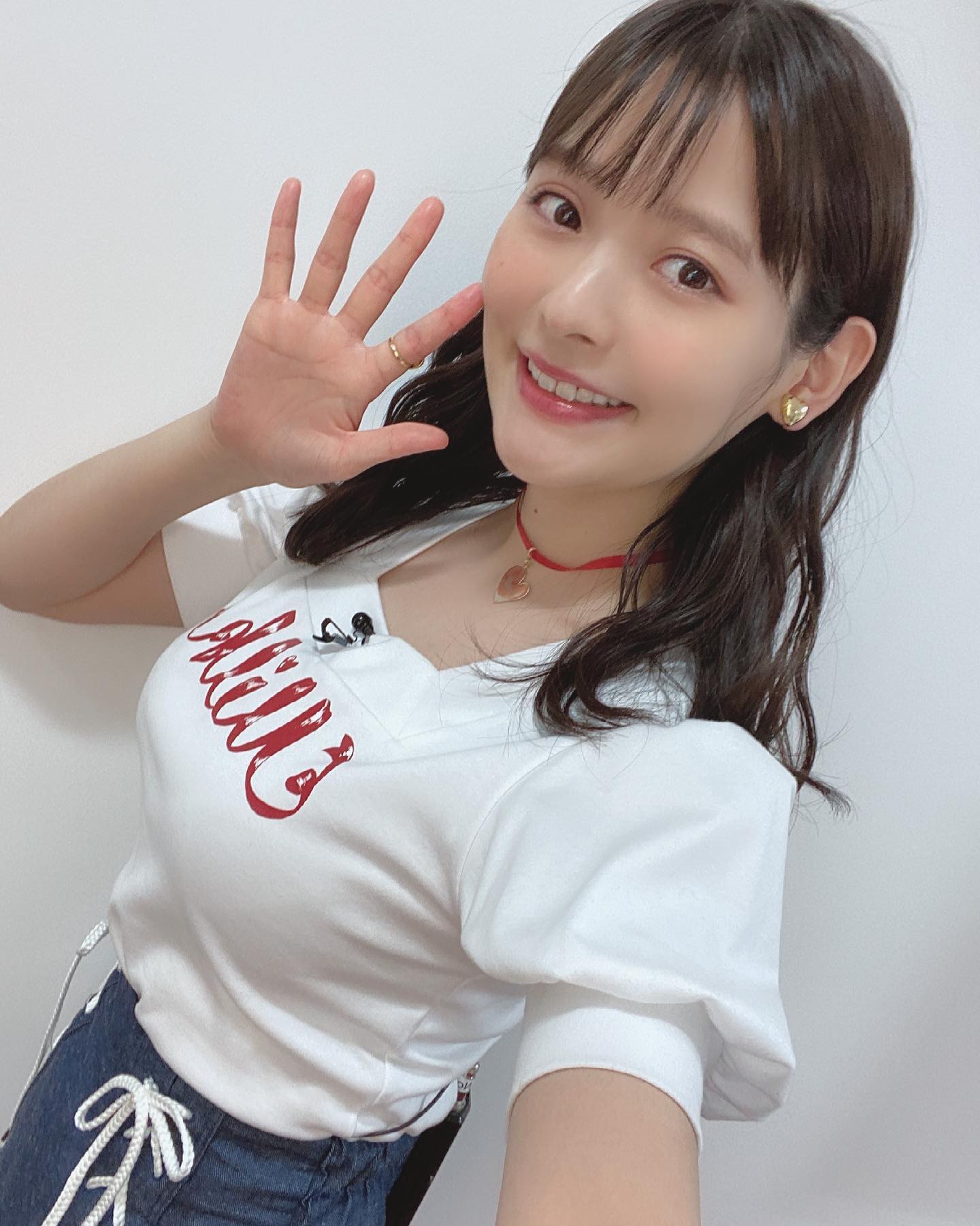 Sumire Uesaka taking a selfie