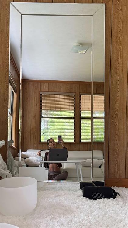 Rachel taking selfies of Rachel