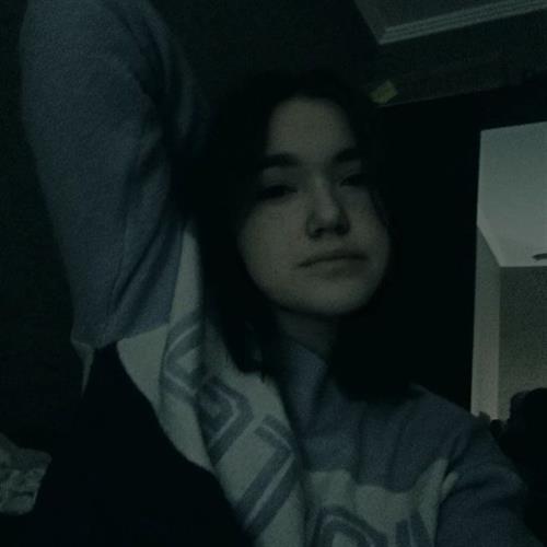 Valorant_girl taking a selfie