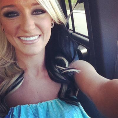 Maci Bookout taking a selfie