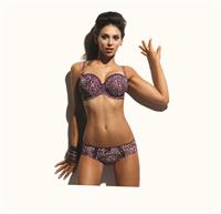 Georgia Salpa in lingerie