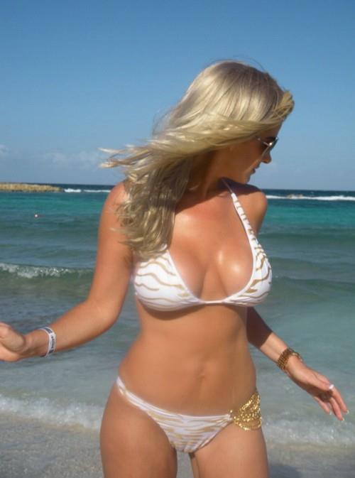 Kim Zolciak-Biermann in a bikini