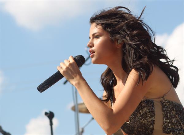 Selena Gomez performs at the Hoosier Lottery Grandstand in Indianapolis Indiana on August 15, 2010 
