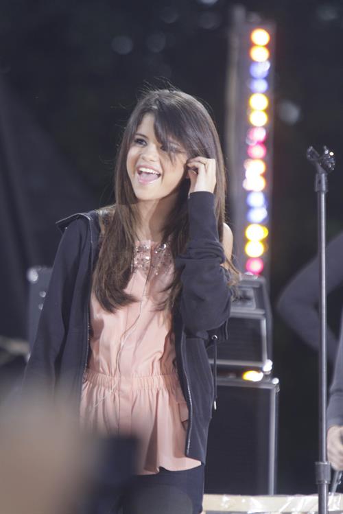 Selena Gomez performs at the Good Morning America GMA Summer Concert Series in New York City on June 17, 2011