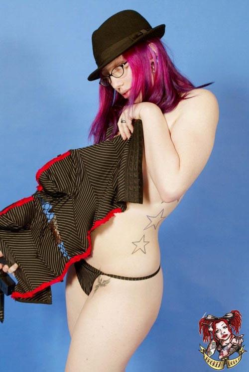 Zoe Quinn in lingerie