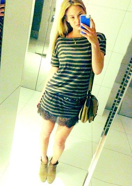 Bar Refaeli taking a selfie