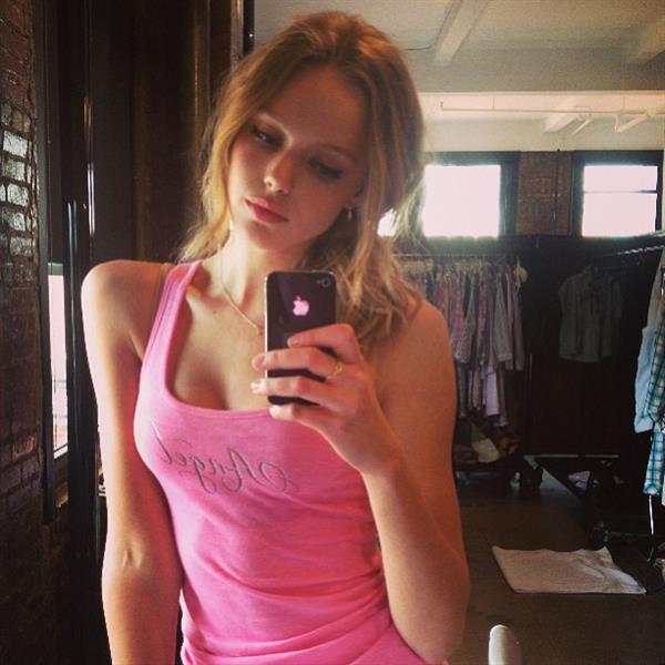 Frida Gustavsson taking a selfie