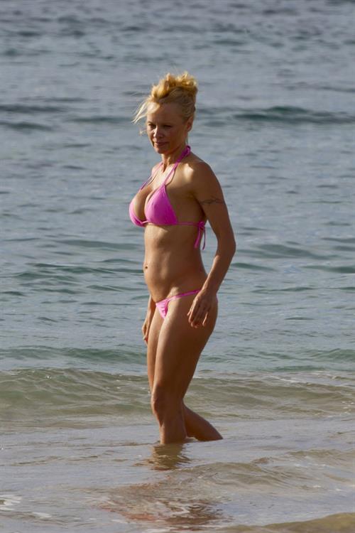 Pamela Anderson Wearing bikini on the beach in Hawaii - August 8, 2013 