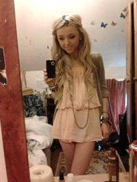 Chloe Harwood taking a selfie